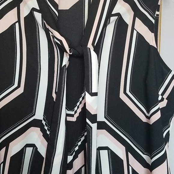 Sleeveless blouse - Picture 3 of 5